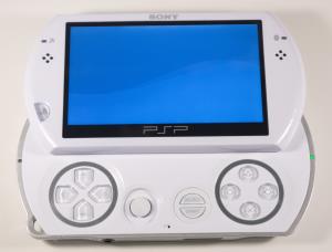 PSP Go (Pearl White) (12)